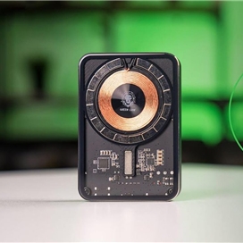 پاوربانک گرین لاین مدل Transparent MagSafe ظرفیت 10000 میلی‌آمپر ساعت